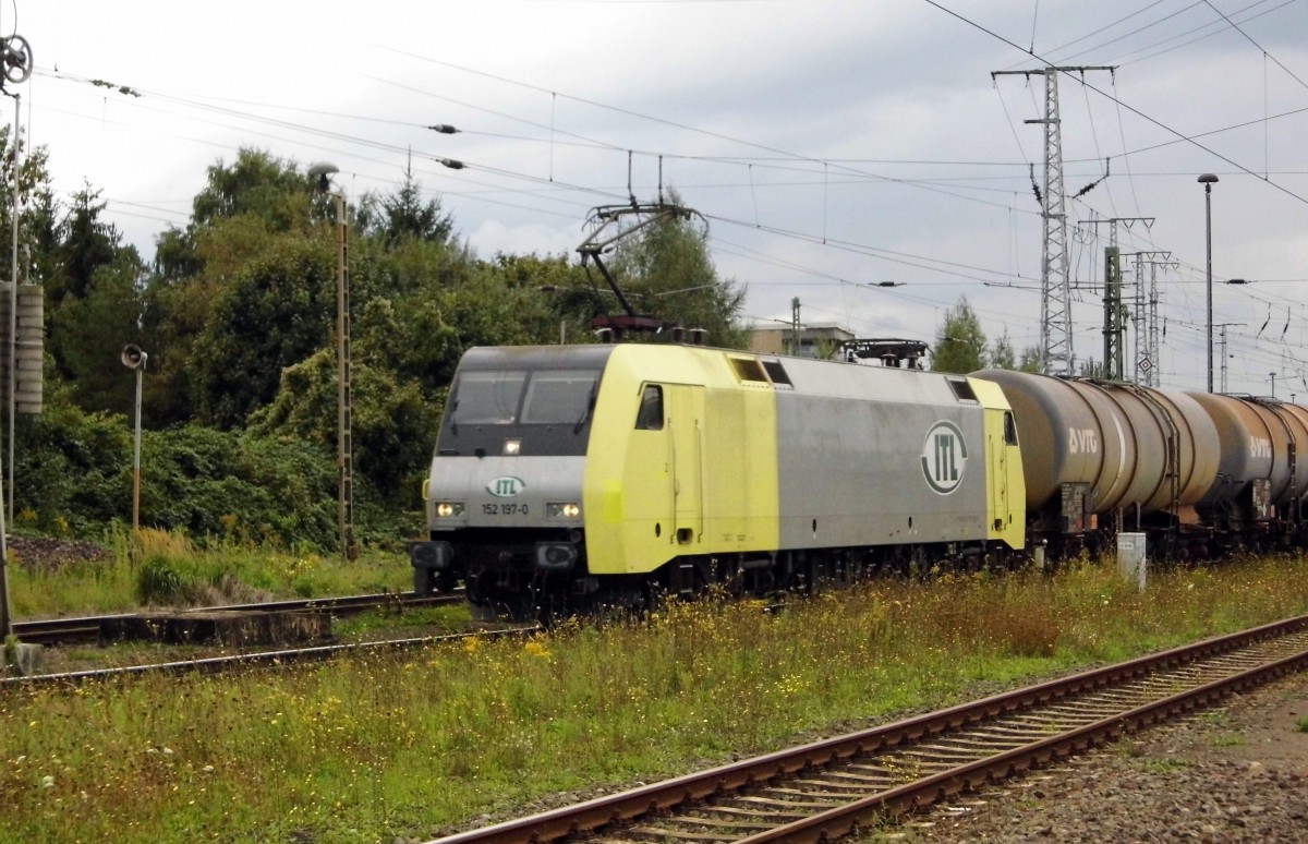 Am 19.09.2015 kam 152 197-0 von der ITL aus Richtung Salzwedel nach Stendal und fuhr weiter in Richtung Magdeburg .