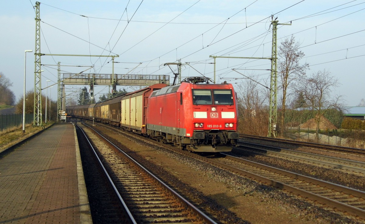 Am 20.02.2015 kam die 185 010-6 von der DB aus Richtung Braunschweig nach Niederndodeleben und fuhr weiter in Richtung Magdeburg .