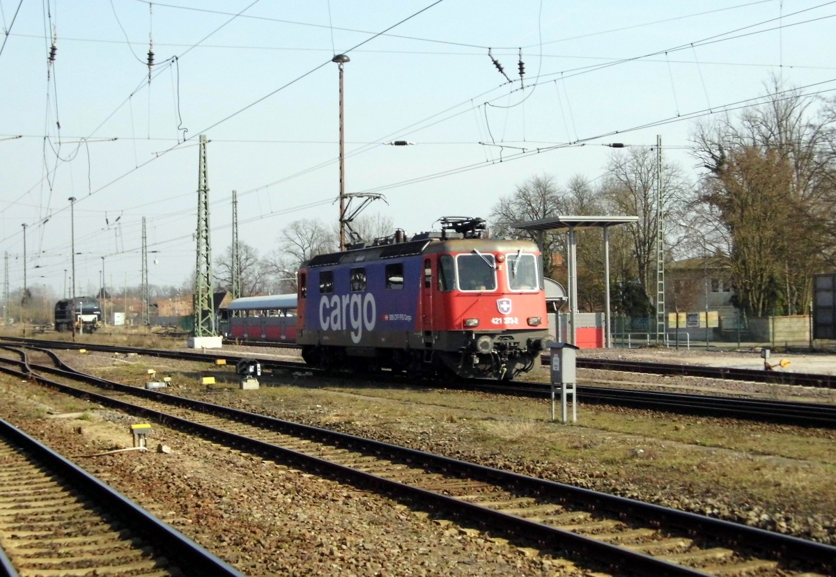 Am 20.03.2015 kam die 421 373-2 von der SBB Cargo aus Richtung Magdeburg nach Stendal und fuhr weiter in Richtung Hannover .