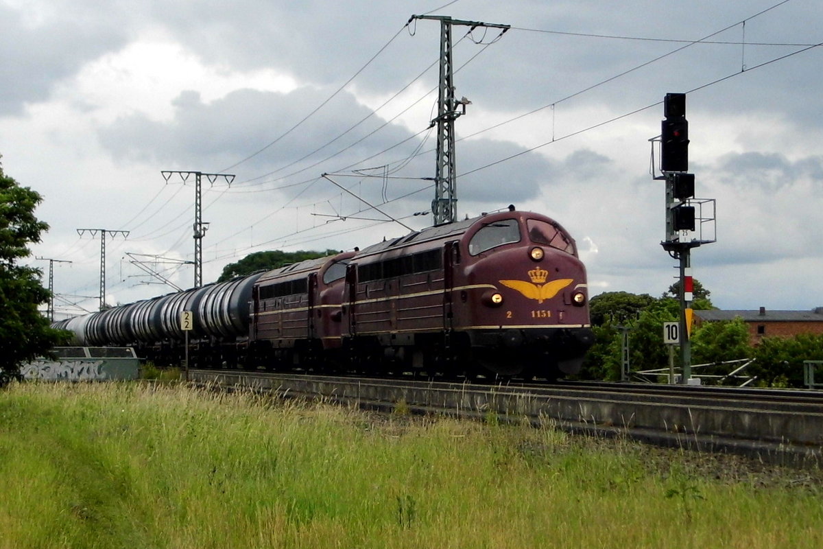 Am 20.06.2016 kamen die 227 009-8 Nr 1151 und die 227 004-9 Nr 1138 von der CLR aus Richtung Stendal und fuhr weiter in Richtung Salzwedel .