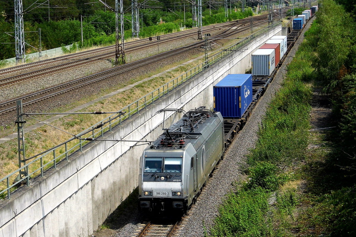 Am 20.07.2018 kam die 186 266-3 von der   CTL Logistics GmbH,  ( AKIEM SAS, Clichy) von     Stendal  und fuhr weiter  in Richtung Braunschweig .