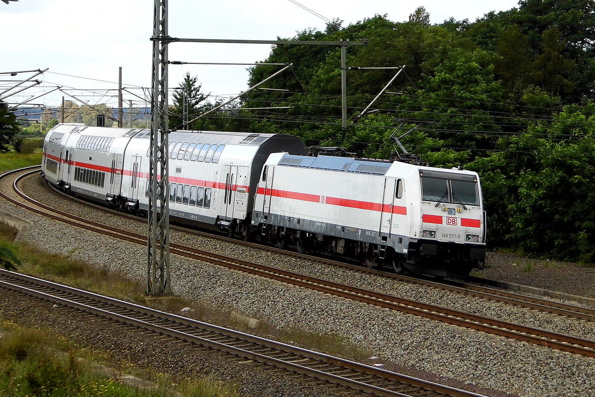 Am 20.08.2017 kam die 146 571-5 von der DB Fernverkehr AG, aus Richtung Stendal und fuhr weiter in Richtung Wittenberge .