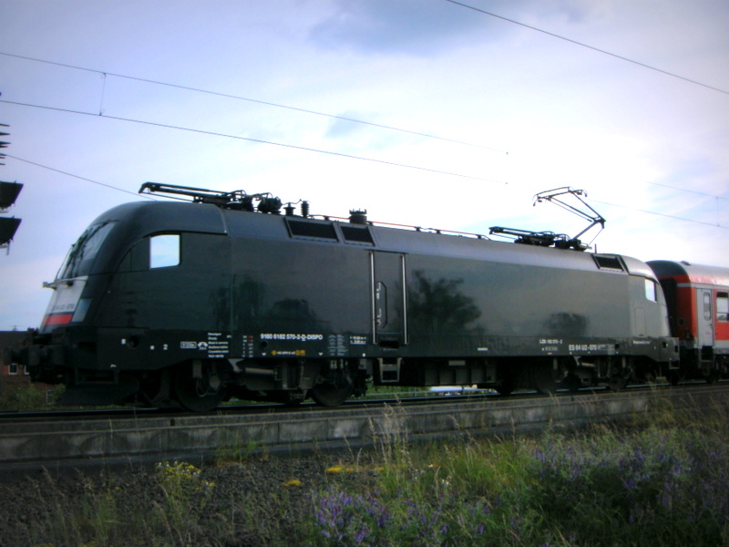 Am 2.06.2014 kam die ES 64 U2 - 070 (182 570-2) MRCE Dispolok GmbH aus der Richtung Salzwedel und fuhr nach Stendal .