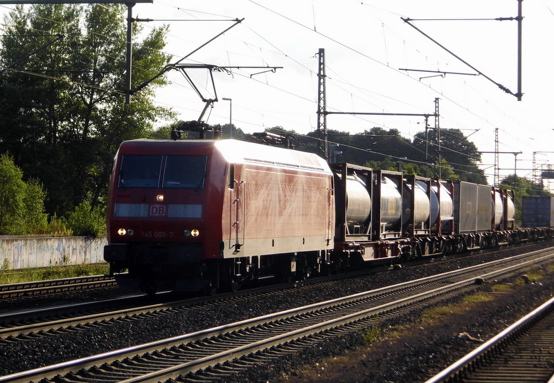 Am 2.07.2014 kam die 145  009-7  von der DB aus Richtung Braunschweig nach Niederndodeleben und fuhr weiter in Richtung Magdeburg .
