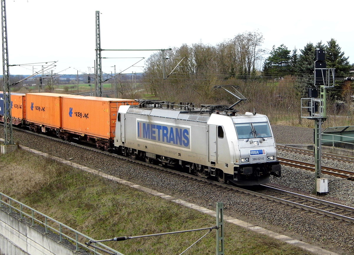 Am 21.03.2017 kam die 386 021-0 von  METRANS aus Richtung Salzwedel nach Stendal .