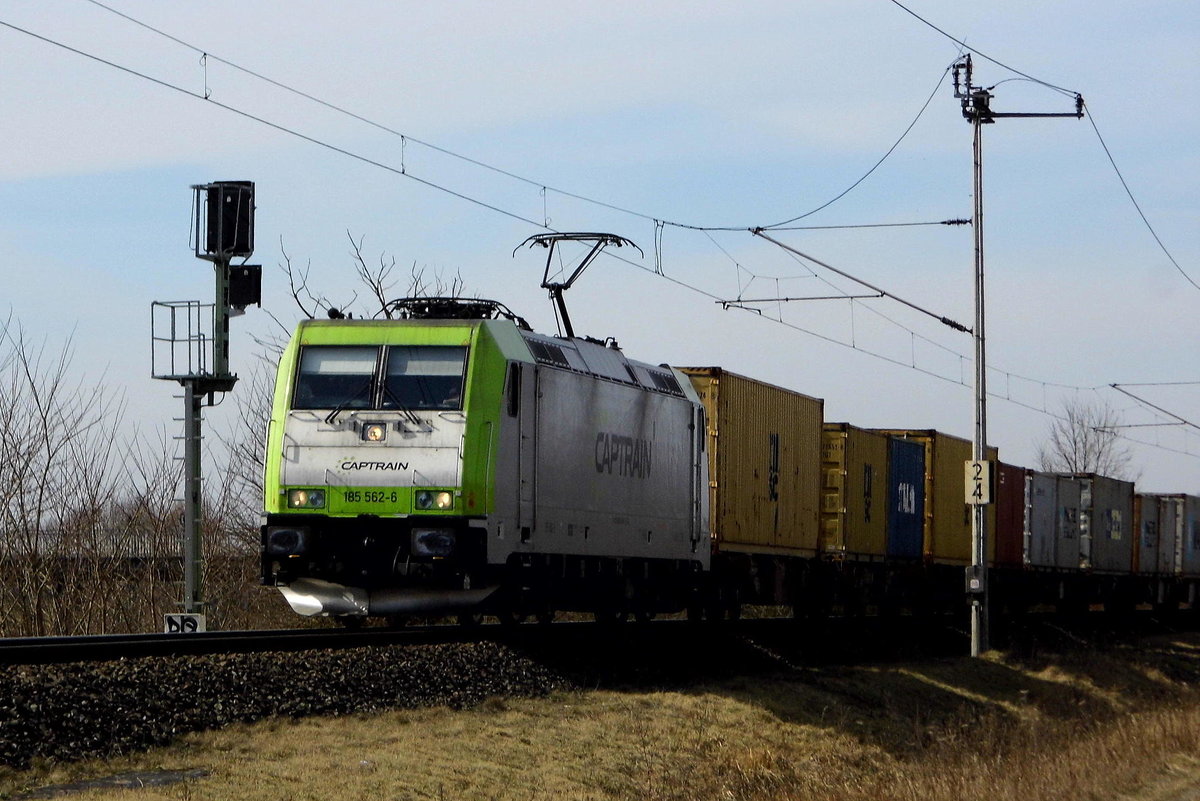 Am 21.03.2018 kam  die 185 562-6   von  CAPTRAIN  aus Richtung Salzwedel und fuhr weiter in Richtung Stendal .