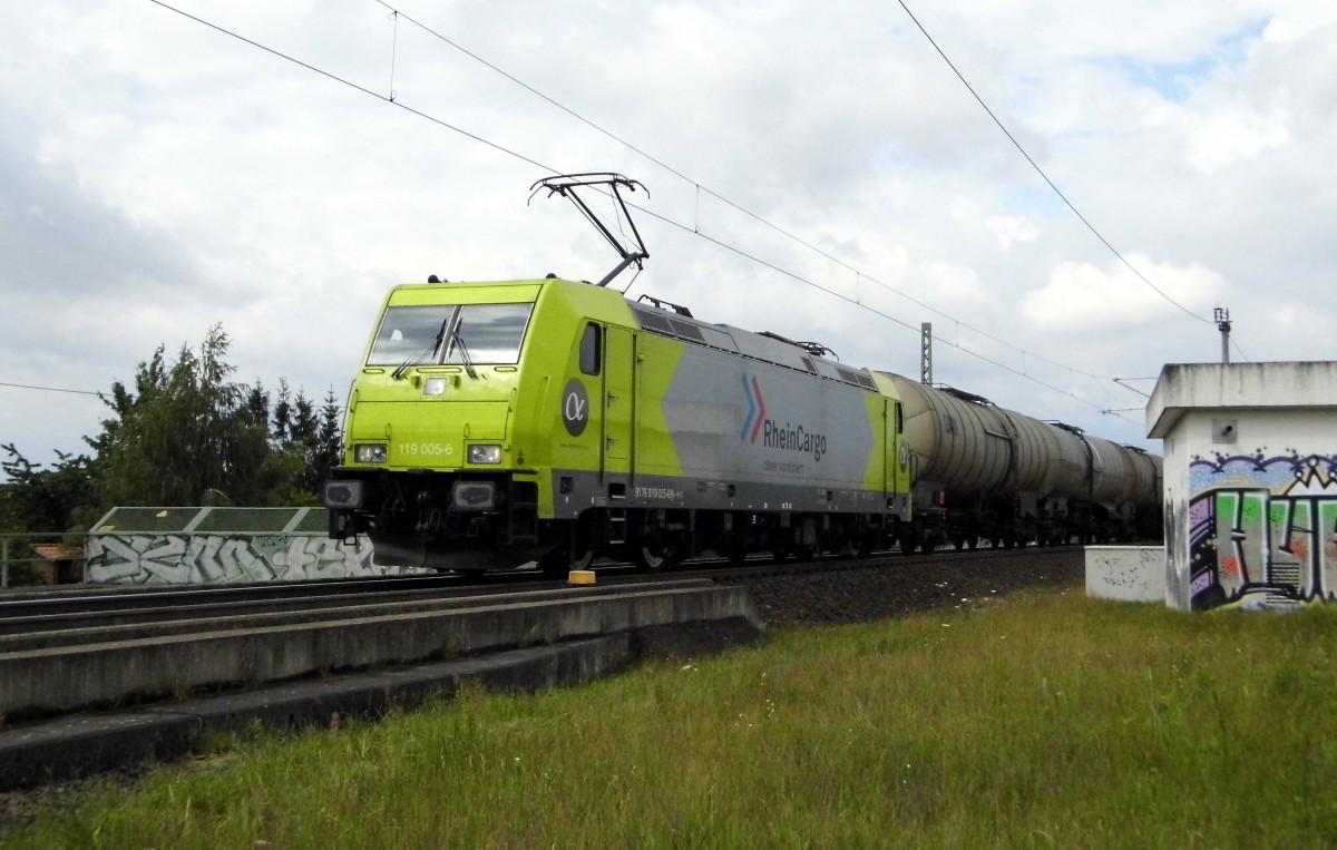 Am 21.07.2015 kam die 119 005-6 von der Rhein Cargo aus Richtung Salzwedel und fuhr nach Stendal .