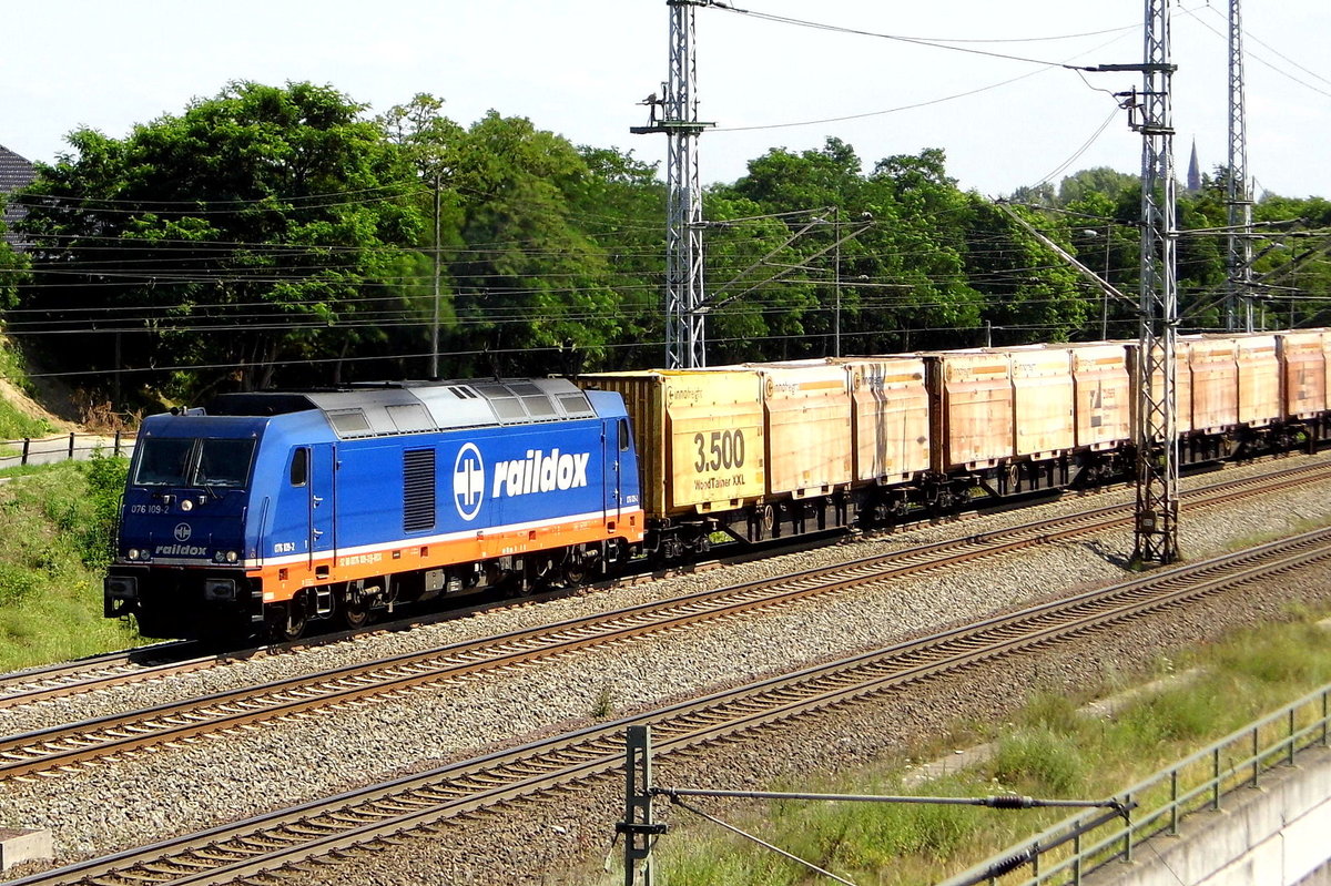 Am 21.07.2017 kam die 076 109-2 von Raildox aus Richtung Stendal und fuhr nach Niedergörne .