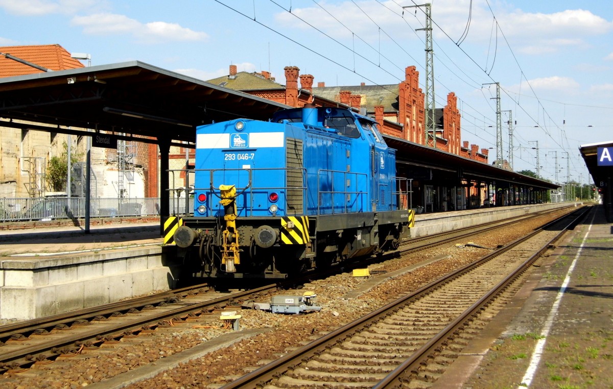 Am 21.08.2015 fuhr die  293 046-7 von der Press aus Stendal und weiter in Richtung Berlin . 