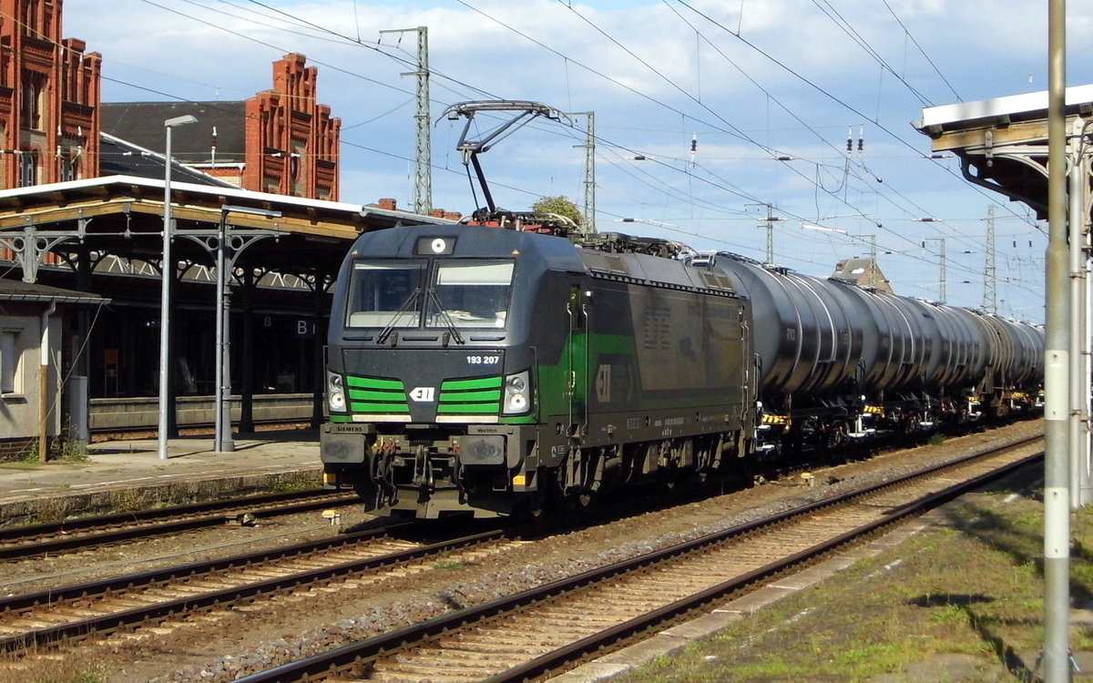 Am 21.08.2016 kam die 193 207-8 von der LTE Logistik (ELL) aus Richtung Magdeburg nach Stendal und fuhr weiter in Richtung Salzwedel .
