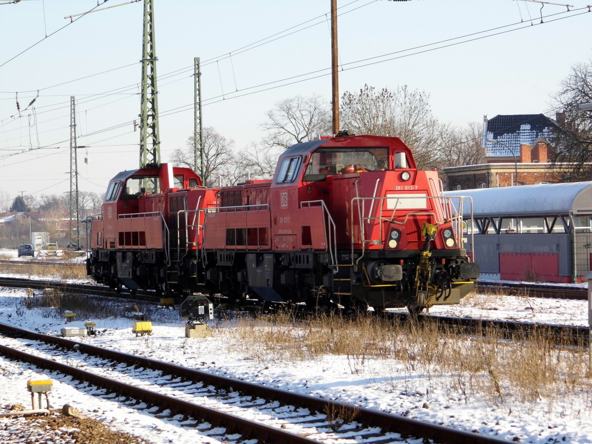Am 22.01.2016 Rangierfahrt von der 261 024-4 und die 261 013-7 von der DB      in Stendal .