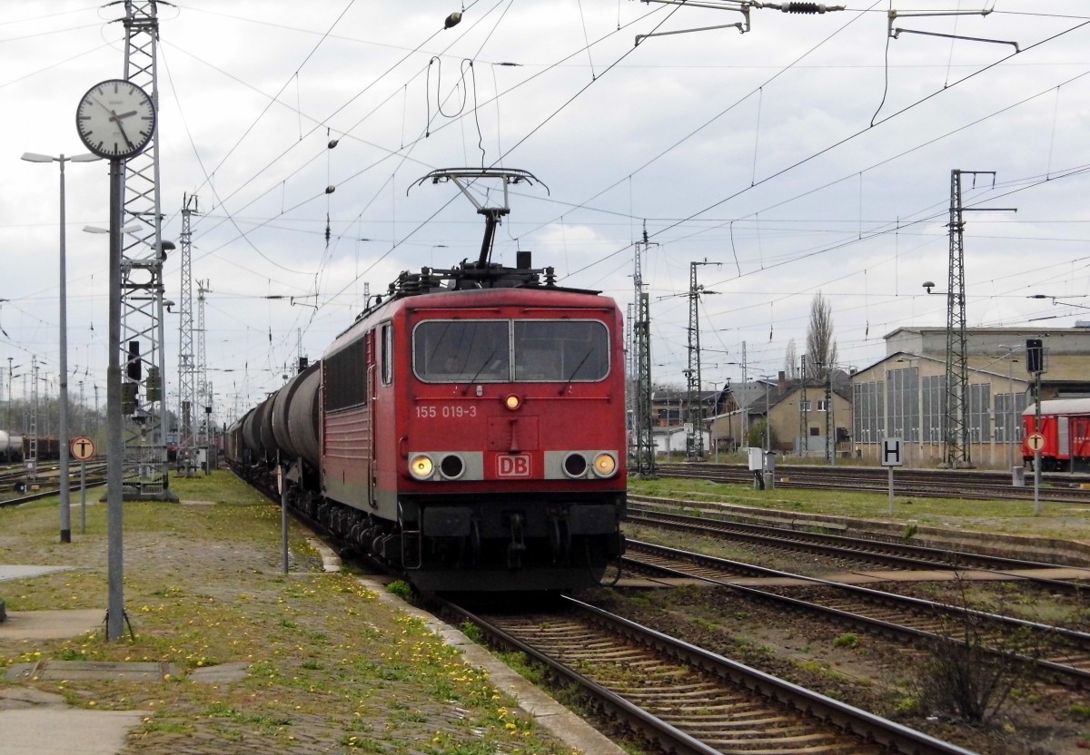Am 22.04.2015 kam die 155 019-3 von der DB aus Richtung Wittenberge nach Stendal und fuhr weiter in Richtung Magdeburg .