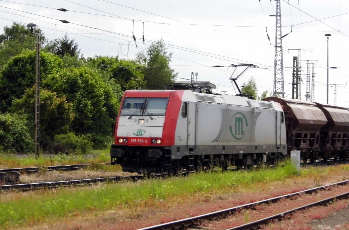 Am 22.05.2015 kam die   185 598-0 von der ITL aus Richtung Salzwedel nach Stendal und fuhr weiter in Richtung Magdeburg .