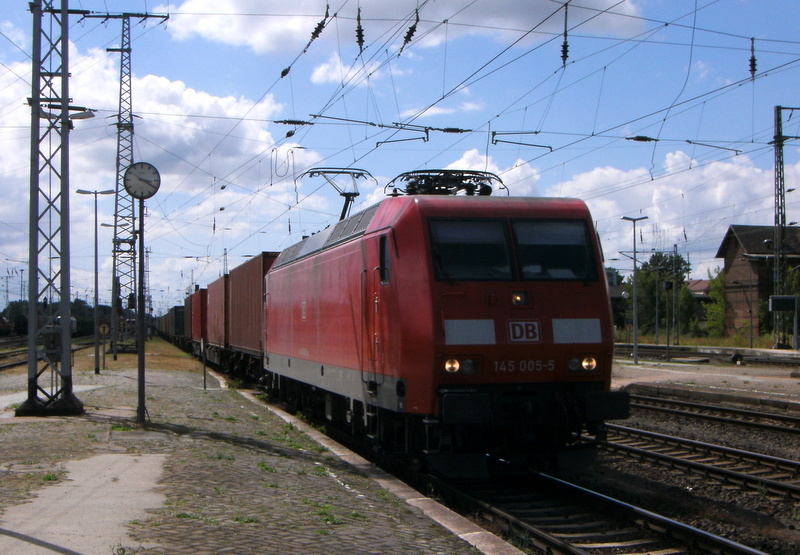 Am 22.06.2014 kam 145 005-5 von der DB   aus Richtung Wittenberge nach Stendal und fuhr weiter in Richtung Magdeburg. 