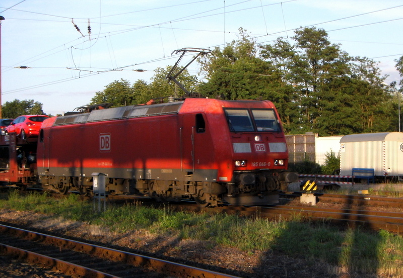 Am 22.06.2014 kam die 185 046-0 von der DB  aus Richtung Berlin nach Stendal und fuhr weiter in Richtung Hannover.