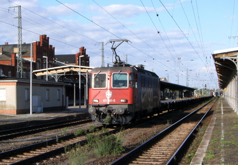Am 22.06.2014 kam die 421 681-5 von der SBB Cargo aus Richtung Magdeburg nach Stendal und fuhr weiter in Richtung Salzwedel.