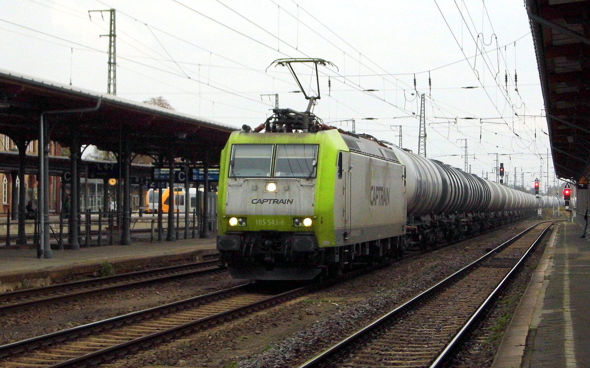 Am 22.10.2016 kam die 185 543-6 von  CAPTRAIN aus Richtung Magdeburg nach Stendal und fuhr weiter in Richtung Salzwedel .