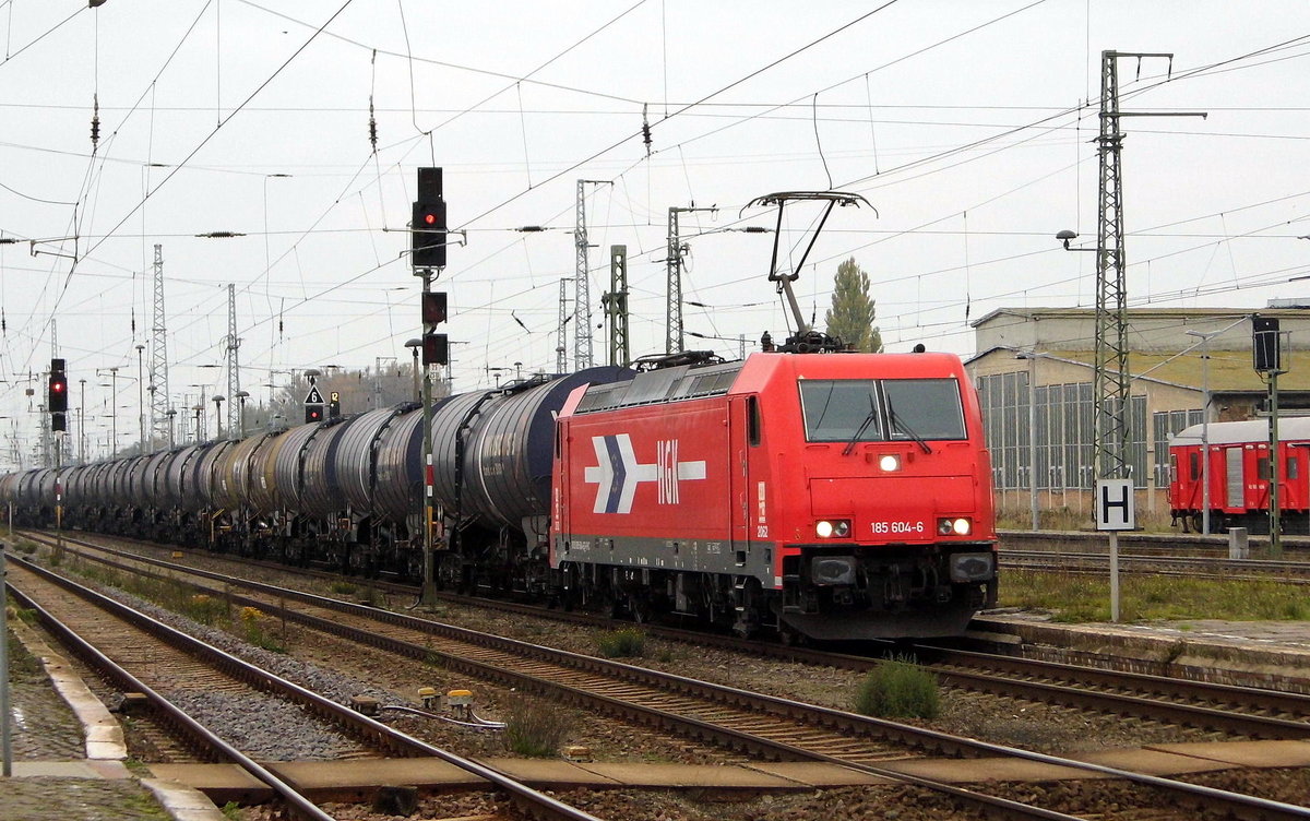 Am 22.10.2016 kam die   185 604-6 von der HGK (RHC) aus Richtung Salzwedel nach Stendal und fuhr weiter in Richtung Berlin .