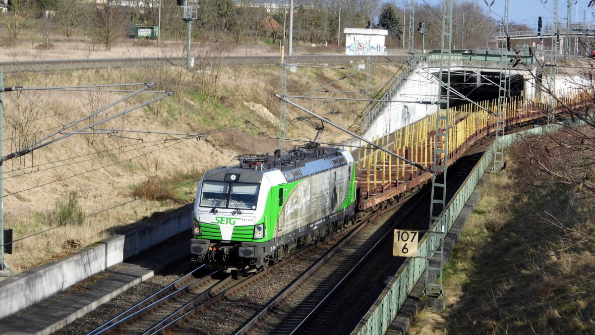 Am 23.02.2016 kam die 193 831-5 von der SETG (ELL) aus Richtung Stendal und fuhr weiter in Richtung  Hannover . 
