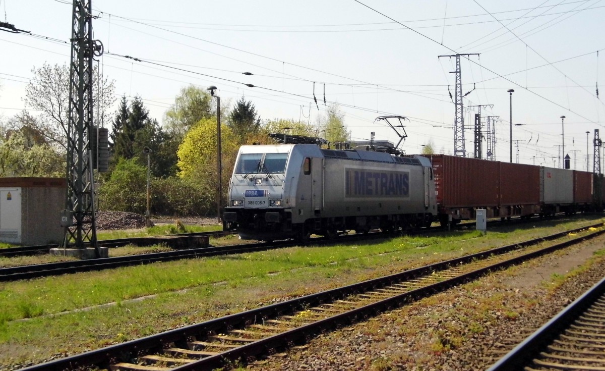 Am 23.04.2015 kam die 386 008-7 von der METRANS aus Richtung Salzwedel nach Stendal und fuhr weiter in Richtung Magdeburg .
