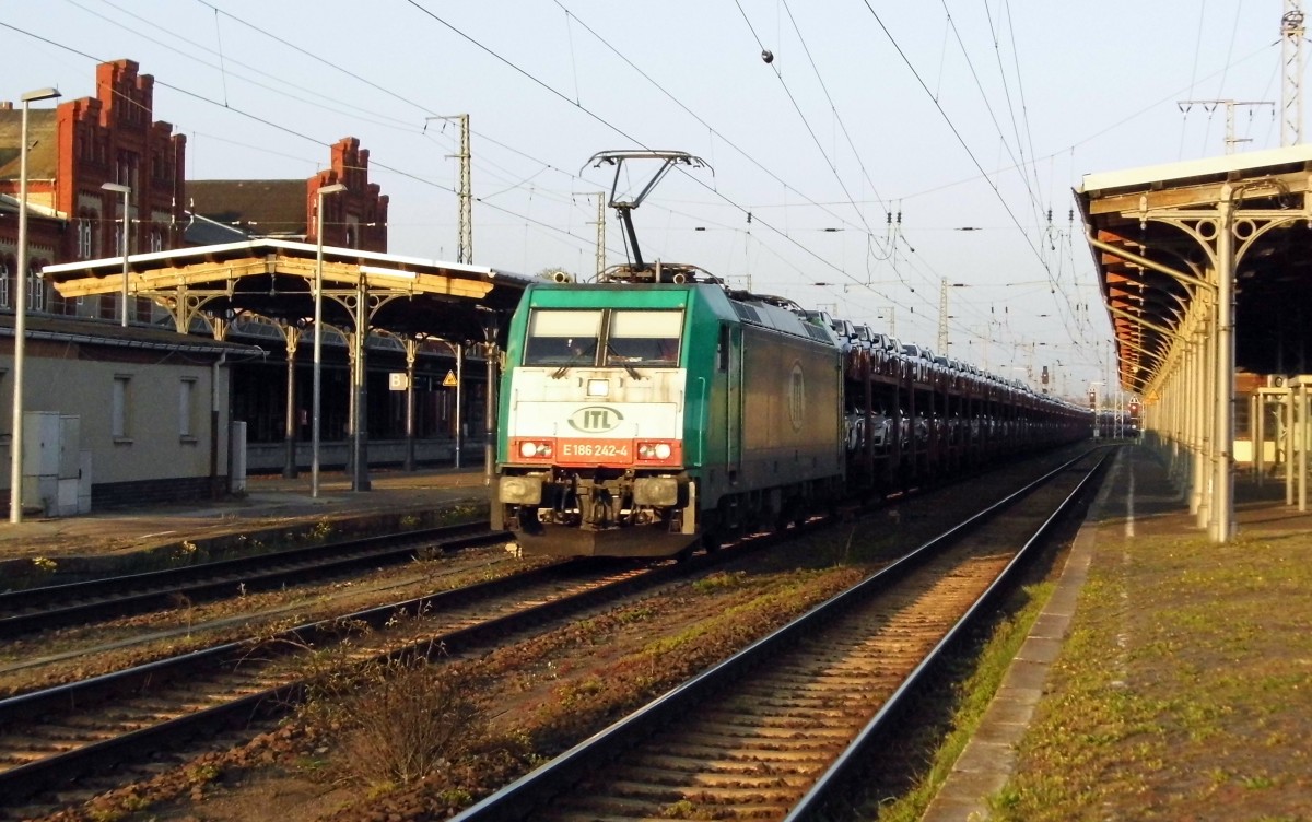 Am 23.04.2015 kam die E 186 242-4 von der ITL aus Richtung Magdeburg nach Stendal und fuhr weiter in Richtung Hannover .
