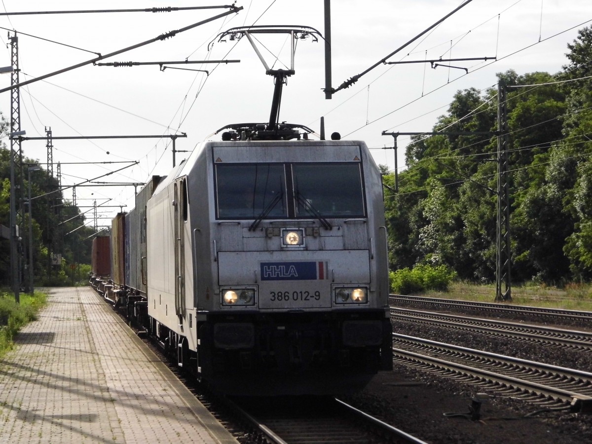 Am 23.07.2015 kam die 386 012-9 von der METRANS aus Richtung Magdeburg nach Niederndodeleben und fuhr weiter in Richtung Braunschweig .