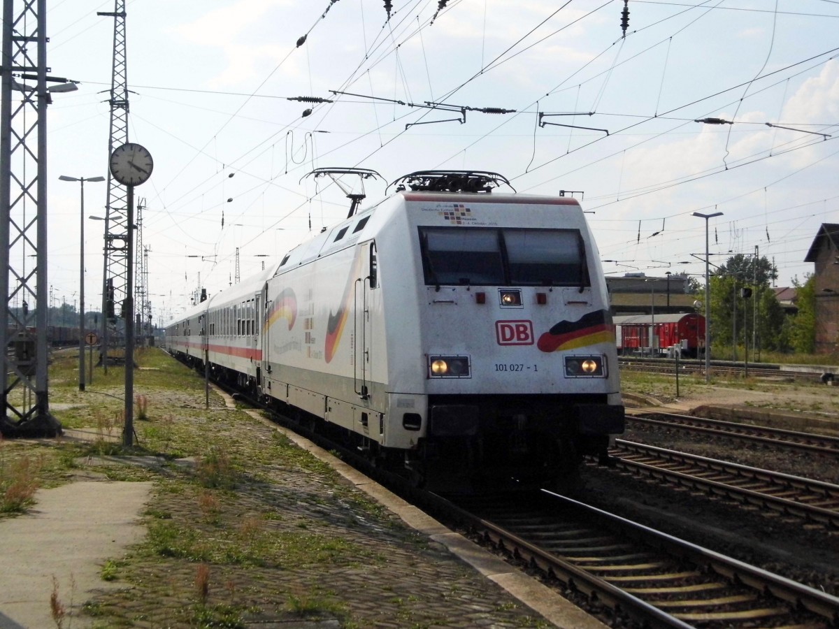 Am 23.08.2015 kam die 101 027-1 von der DB aus Richtung Wittenberge nach Stendal und fuhr weiter in Richtung Magdeburg .
