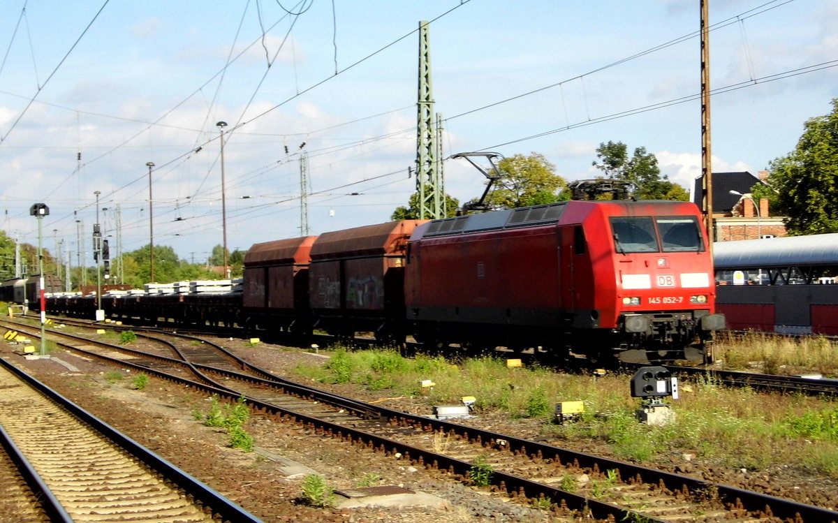 Am 23.08.2016 kam die 145 052-7 von   DB Schenker aus Richtung Magdeburg nach Stendal und fuhr weiter in Richtung Hannover .