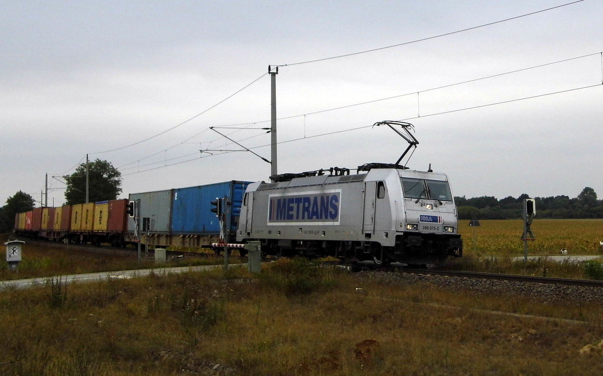 Am 23.08.2016 kam die  386 015-2 von METRANS aus Richtung Salzwedel und fuhr nach Stendal .