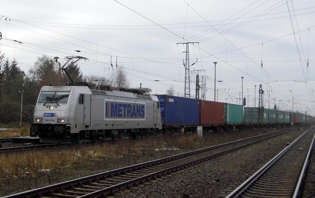 Am 24.01.2016 kam die 386 018-6 von METRANS aus Richtung Salzwedel nach Stendal und fuhr weiter in Richtung Magdeburg .