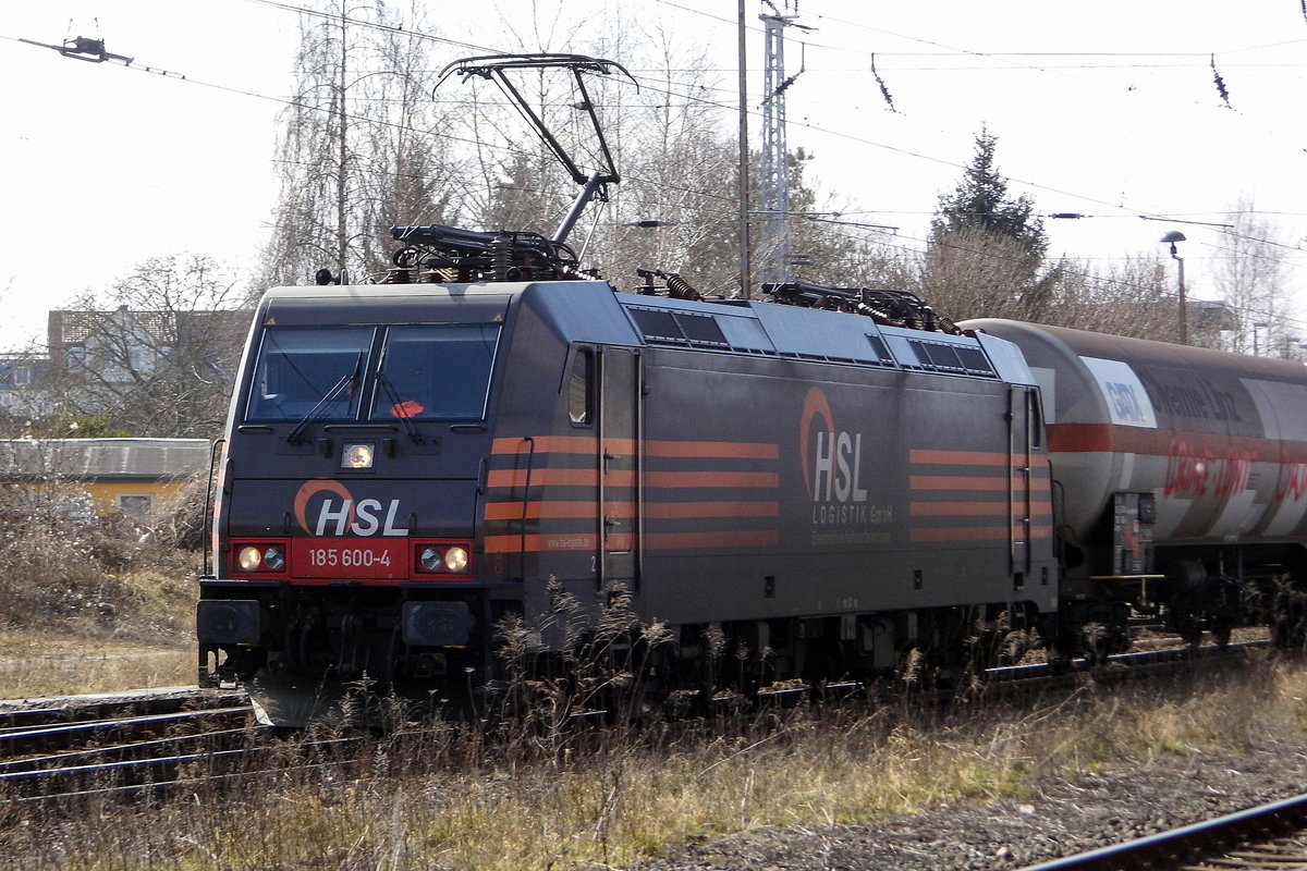 Am 24.03.2018 kam die 185 600-4 von der  HSL Logistik GmbH,, (BRLL) aus Richtung Braunschweig nach Stendal und fuhr weiter in Richtung Berlin .