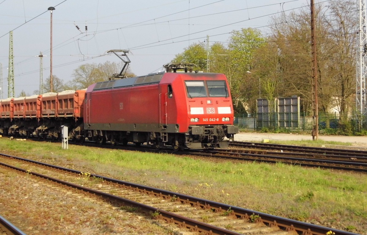 Am 24.04.2015 kam die 145 042-8 von der DB aus Richtung Magdeburg nach Stendal .