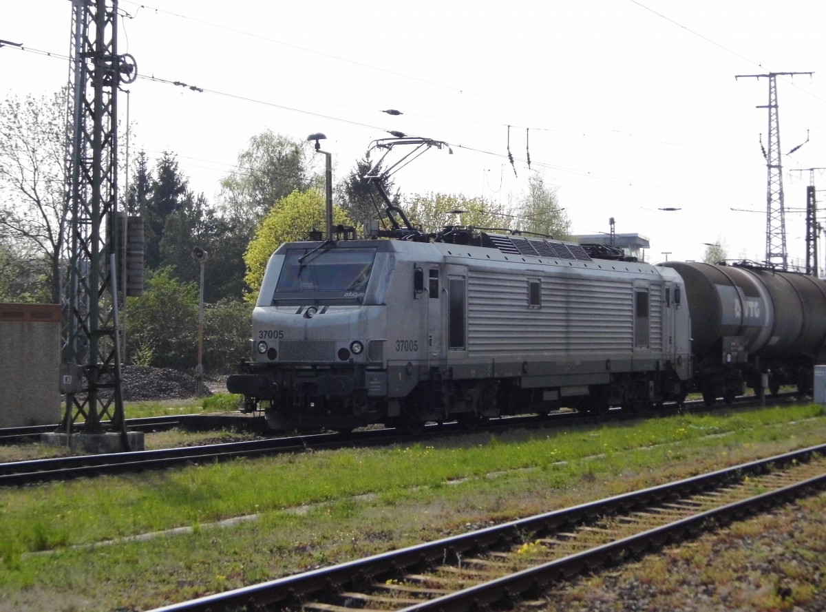 Am 24.04.2015 kam die 37005 von der AKIM aus Richtung Salzwedel nach Stendal und fuhr weiter in Richtung Magdeburg .
