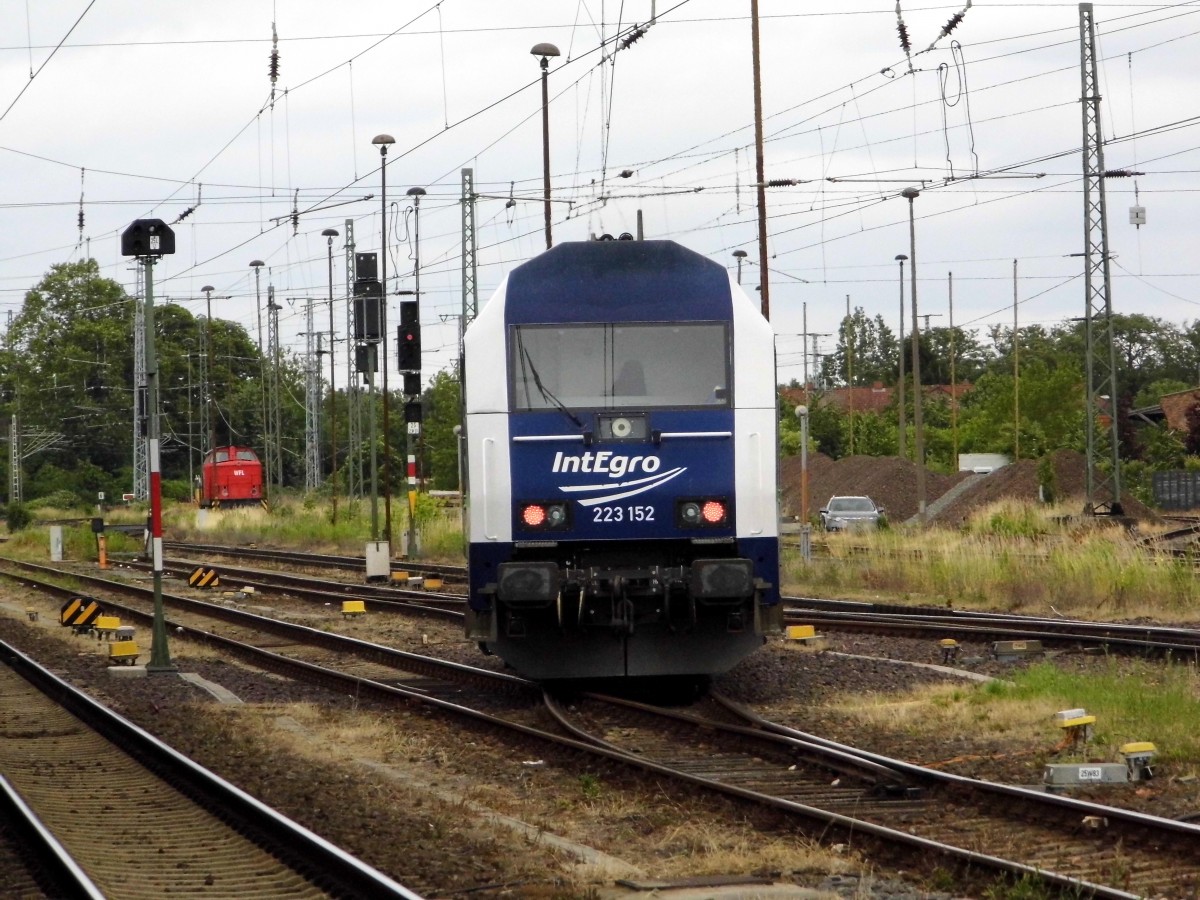 Am 24.06.2015 Rangierfahrt von der 223 152 von der IntEgro (Press) in Stendal .