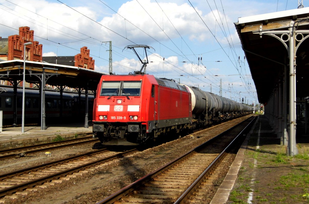 Am 24.08.2015 kam die 185 339-9 von der DB aus Richtung Magdeburg nach Stendal und fuhr weiter in Richtung Wittenberge .