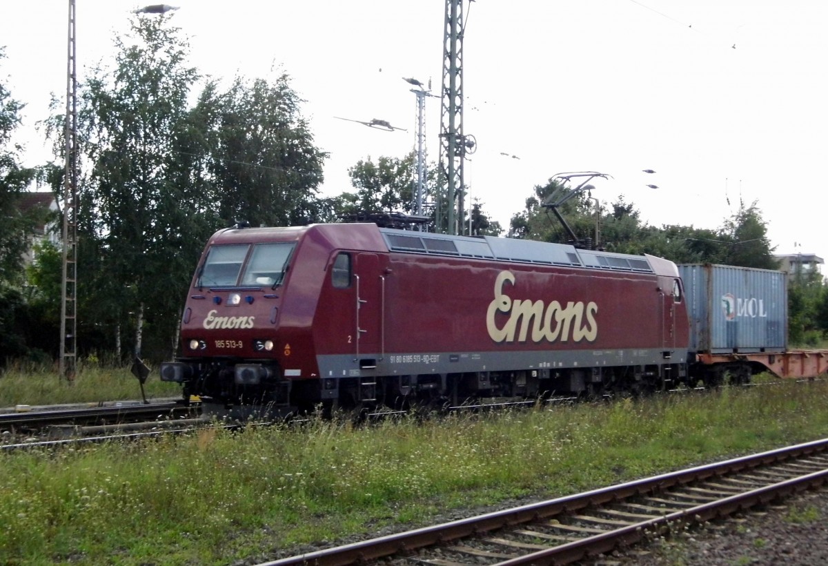 Am 24.08.2015 kam die 185 513-9 von der Emons aus Richtung Salzwedel nach Stendal und fuhr weiter in Richtung Magdeburg .