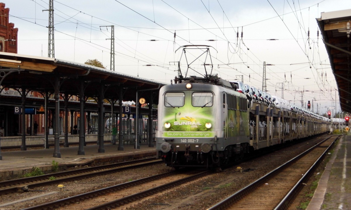 Am 24.09.2015 kam die 140 002-7 von der  SUNRAIL (evb Logistik) aus Richtung Magdeburg nach Stendal und fuhr weiter in Richtung Wittenberge .