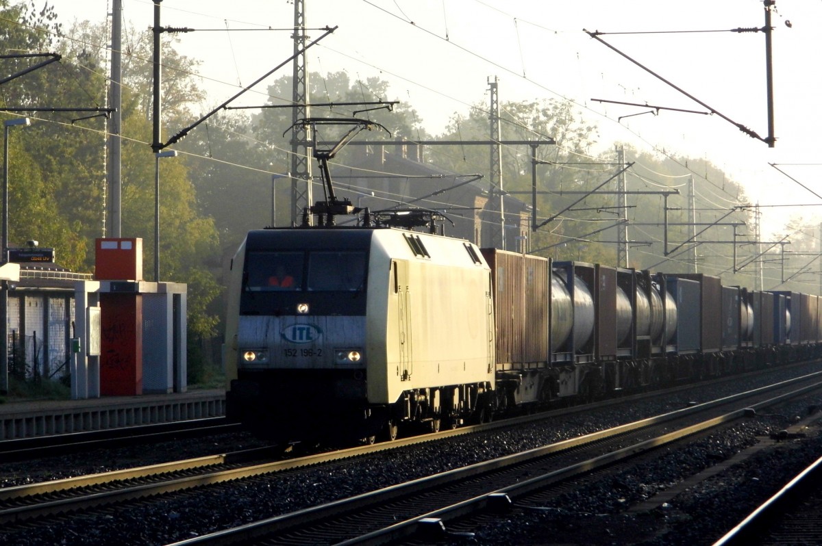 Am 24.10.2015 kam die 152 196-2 von der  ITL  aus Richtung Magdeburg nach Niederndodeleben und fuhr weiter in Richtung Braunschweig .