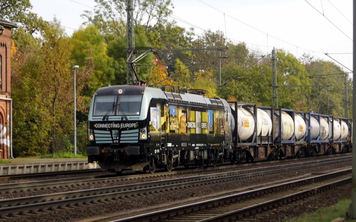 Am 24.10.2015 kam die 193 875-2  von der Rurtalbahn Cargo GmbH,(MRCE DISPO)  aus Richtung Magdeburg nach Niederndodeleben und fuhr weiter in Richtung Braunschweig .