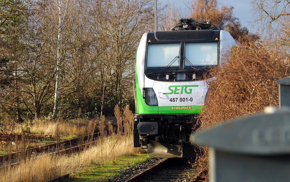 Am 24.10.2019 war die 487 001-0 von der  SETG in Stendal abgestellt .