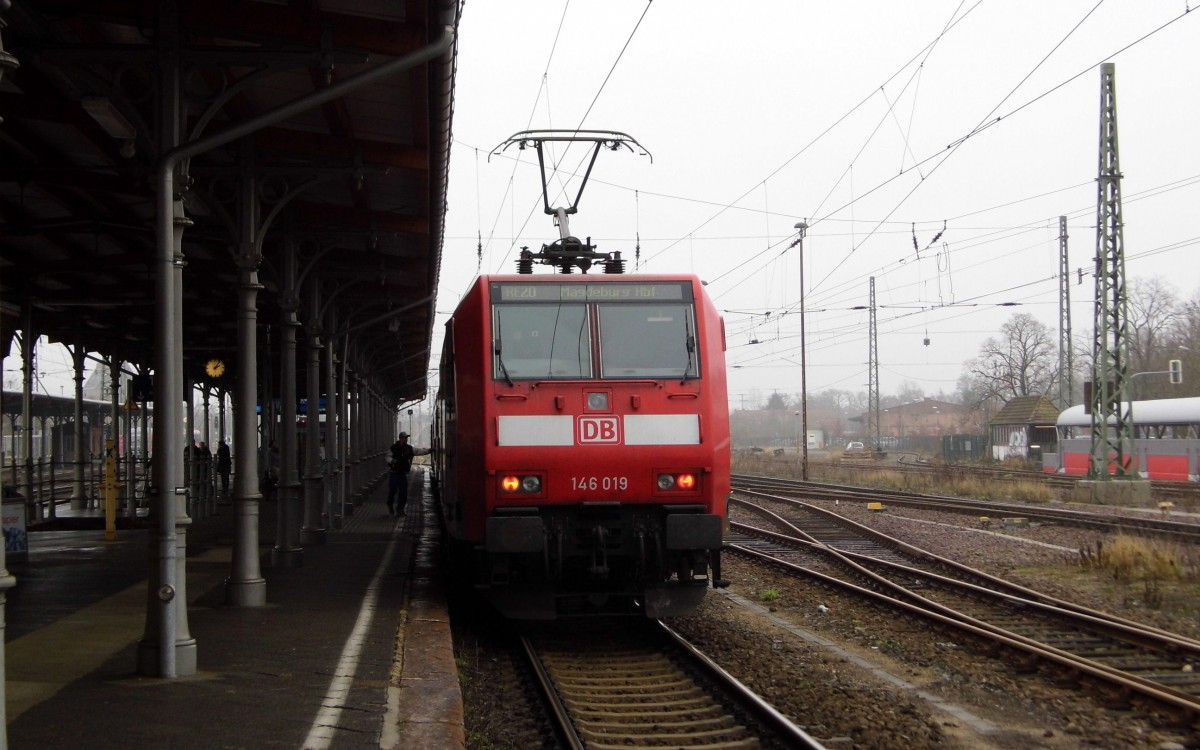 Am 25.01.2016 kam die 146 019 von der DB aus Richtung Uelzen nach Stendal und fuhr weiter in Richtung Magdeburg .