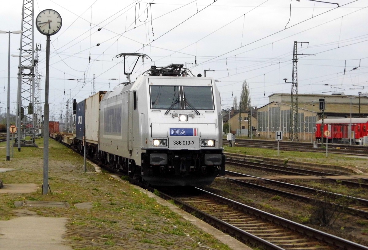 Am 25.04.2015 kam die 386 013-7 von der METRANS aus Richtung Salzwedel nach Stendal und fuhr weiter in Richtung Magdeburg .