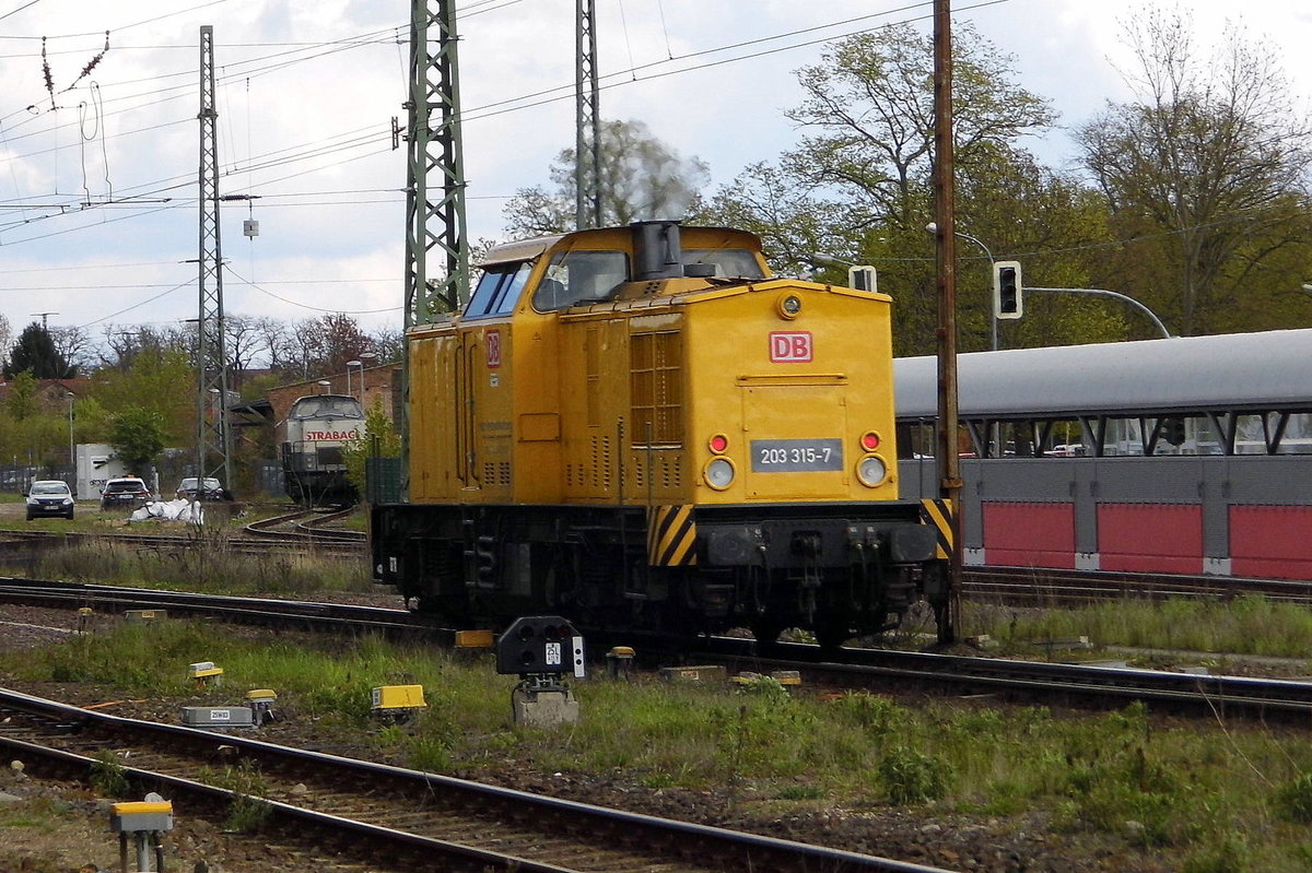 Am 25.04.2017 kam die 203 315-7 von der  DB Netz AG, aus Richtung Braunschweig nach Stendal und fuhr weiter in Richtung Magdeburg .