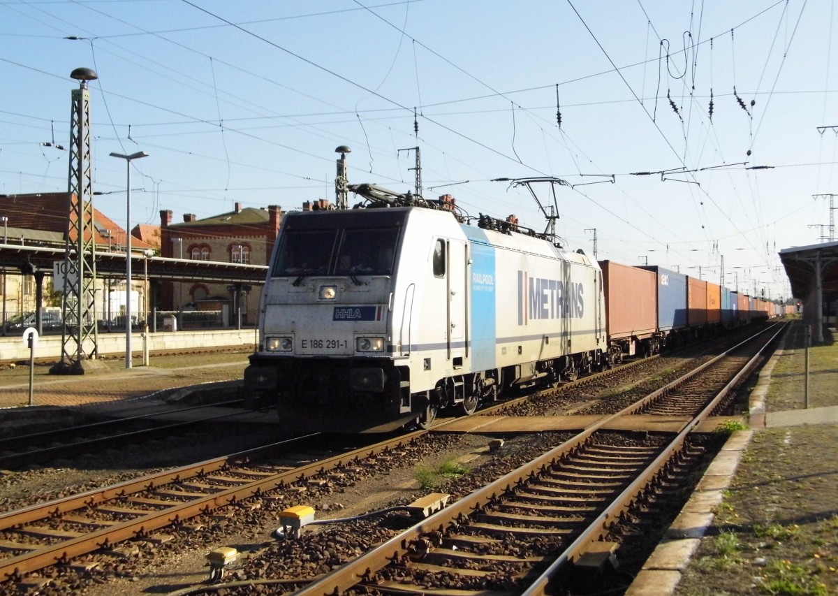 Am 26.09.2015 kam die E 186 291-1 von der METRANS (Railpool) aus Richtung Magdeburg nach Stendal und fuhr weiter in Richtung Salzwedel  .