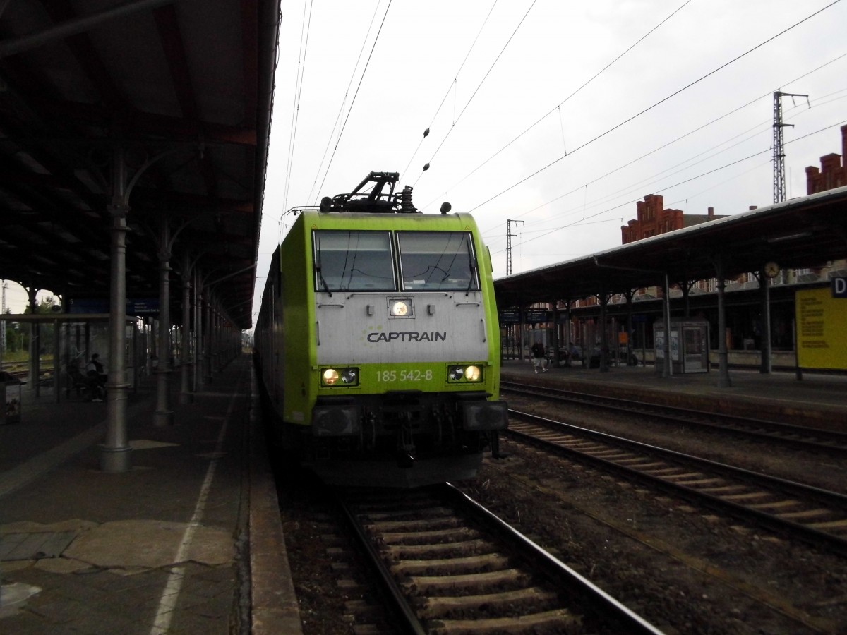 Am 27 .06.2015 kam die 185 542-8 von der CAPTRAIN aus Richtung  Salzwedel nach Stendal und fuhr weiter in Richtung  Magdeburg  .