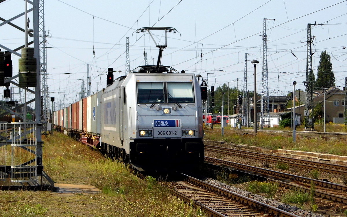 Am 27 .08.2016 kam die 386 001-2 von METRANS aus Richtung Salzwedel nach Stendal und fuhr weiter in Richtung Magdeburg .