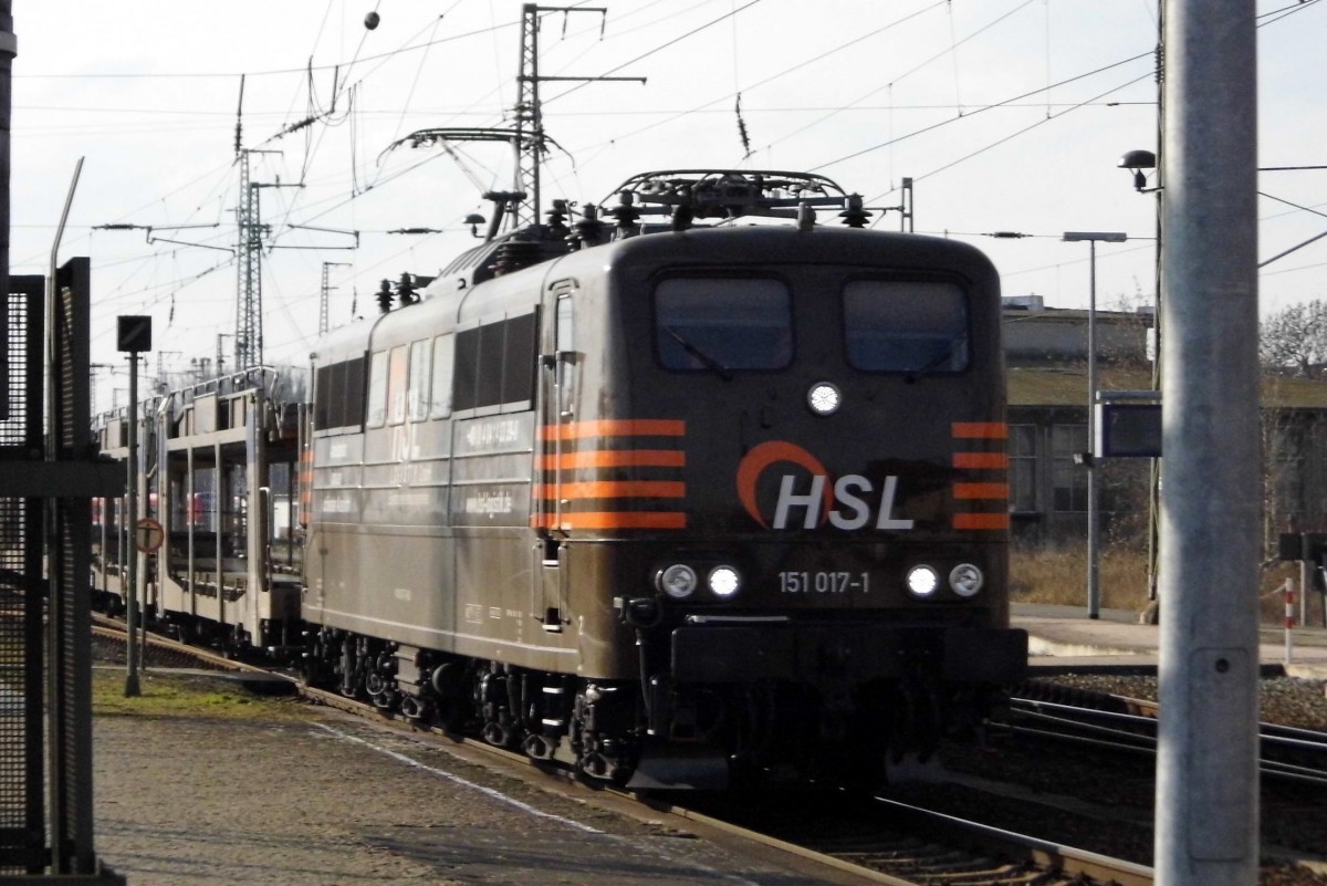 Am 27.02.2016 kam die  151 017-1 von der HSL Logistik aus Richtung Hannover nach Stendal und fuhr weiter in Richtung Berlin .