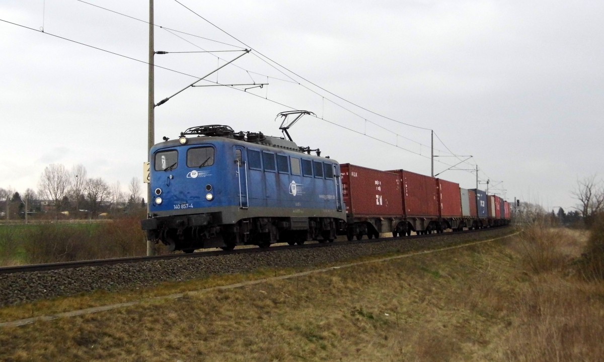 Am 27.03.2015 kam die 140 857-4 von der EGP aus Richtung Stendal und fuhren weiter in Richtung Salzwedel .