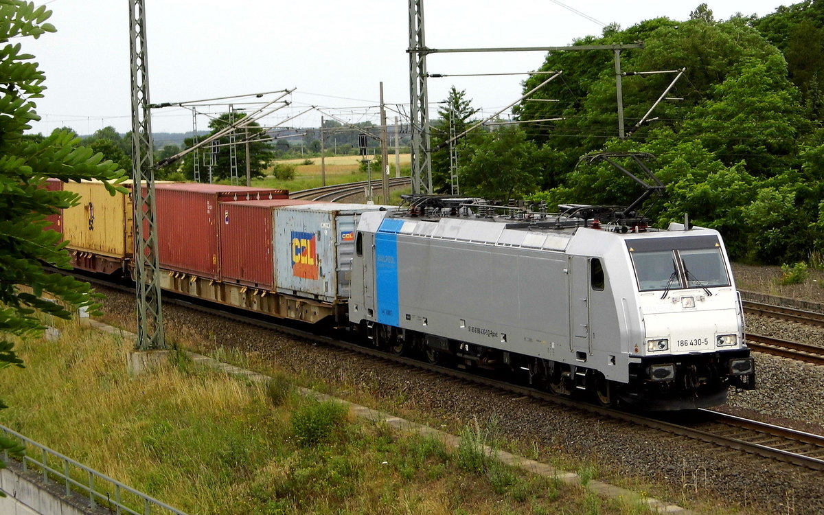 Am 27.06.2017 kam  die 186 430-5 von METRANS (Railpool) aus Richtung Salzwedel und fuhr nach Stendal .