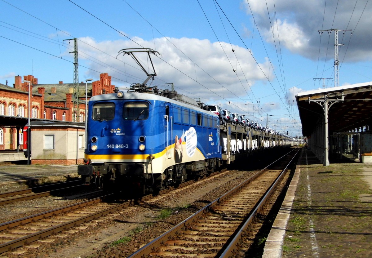 Am 27.09.2015 kam die 140 848-3 von der evb Logistik aus Richtung Magdeburg nach Stendal und fuhr weiter in Richtung Wittenberge .